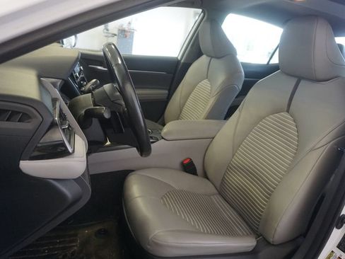Used 2022 Toyota Camry SE w/ Cold Weather Package FWD image 15