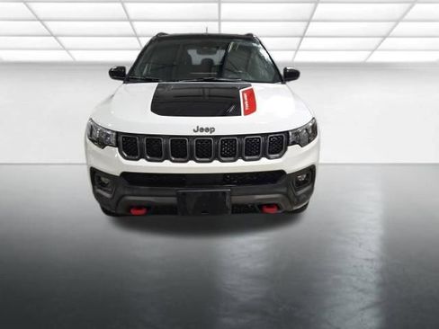 Used 2023 Jeep Compass Trailhawk w/ Trailhawk Convenience Group AWD/4WD image 9