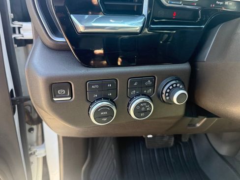 Used 2022 GMC Sierra 1500 SLT w/ X31 Off-Road Package AWD/4WD image 11
