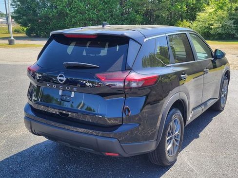 Used 2024 Nissan Rogue S FWD image 2