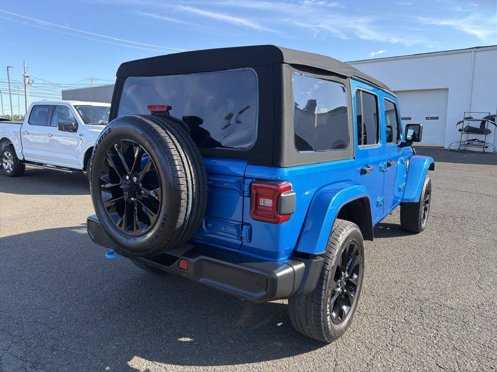 Used 2024 Jeep Wrangler Unlimited Sahara w/ Technology Group AWD/4WD image 6