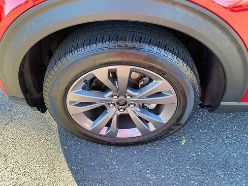 Certified 2022 Ford Explorer XLT w/ Equipment Group 202A image 17