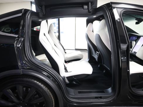 Used 2020 Tesla Model X image 41