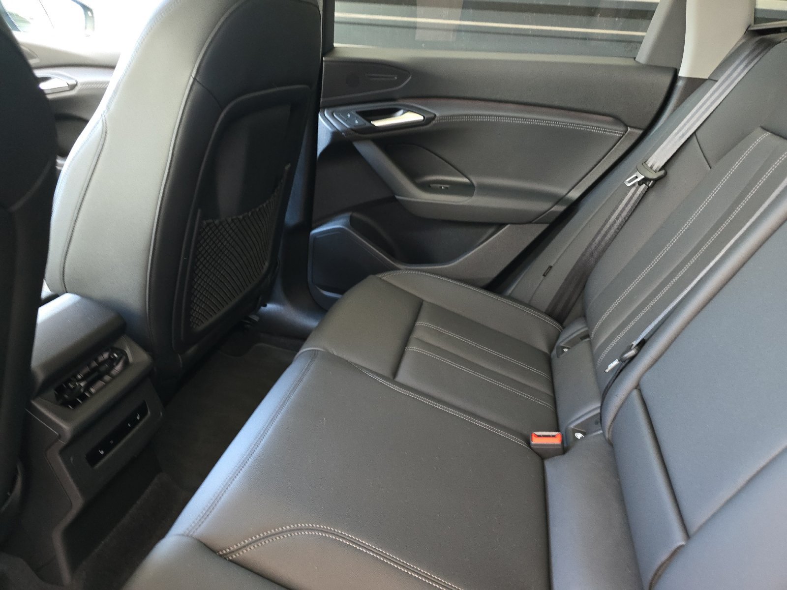 Used 2025 Audi Q6 e-tron Premium RWD image 12