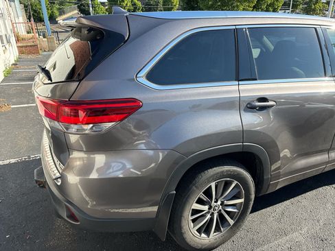 Used 2018 Toyota Highlander XLE AWD/4WD image 8
