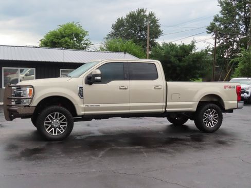 Used 2017 Ford F350 Lariat w/ Lariat Ultimate Package AWD/4WD image 2