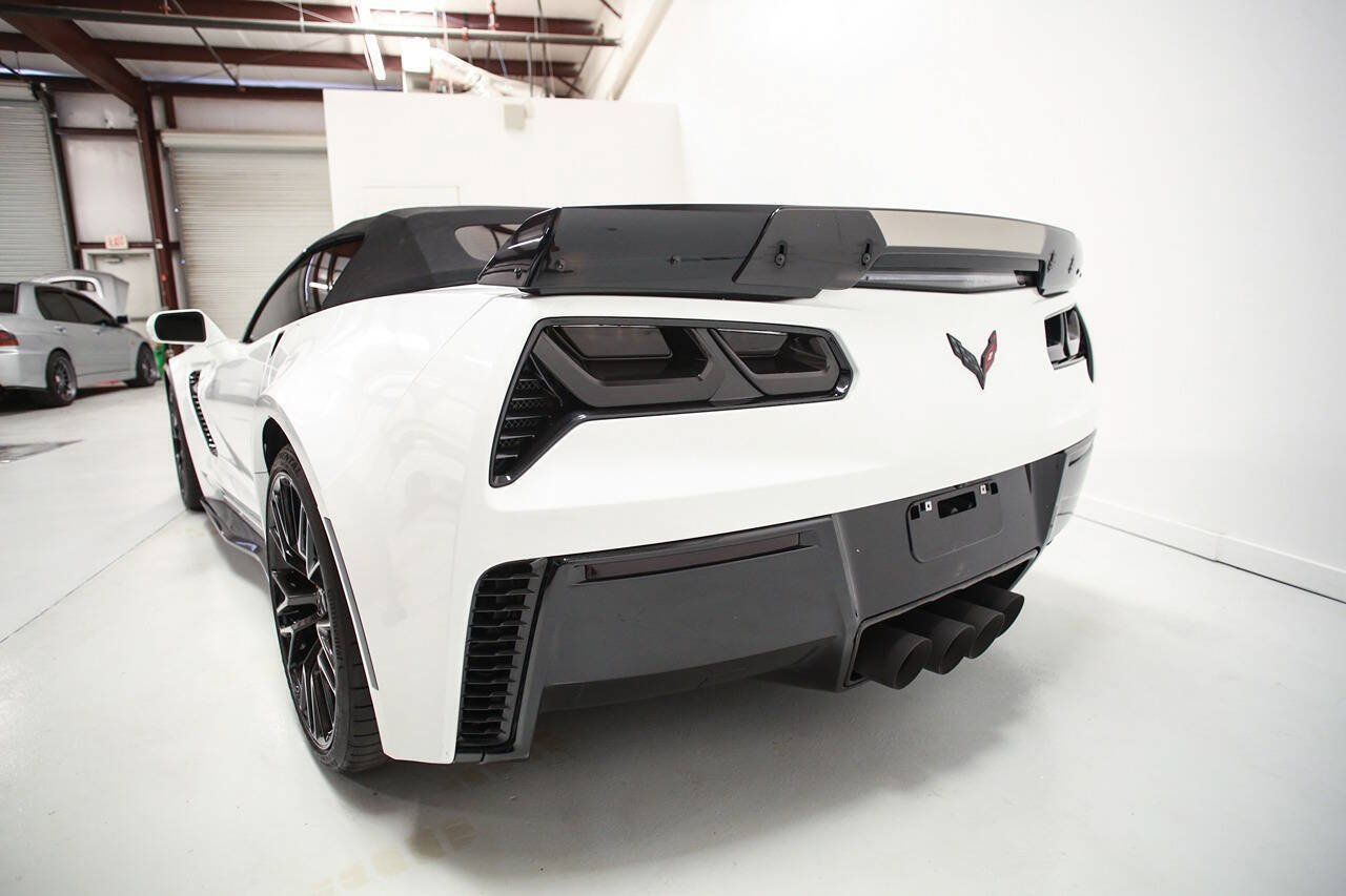 Used 2016 Chevrolet Corvette Z06 w/ 3LZ Preferred Equipment Group RWD image 5