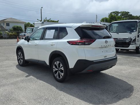 Used 2023 Nissan Rogue SV image 5