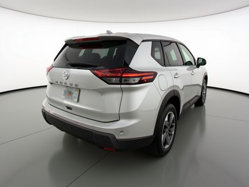 Used 2025 Nissan Rogue SV image 9