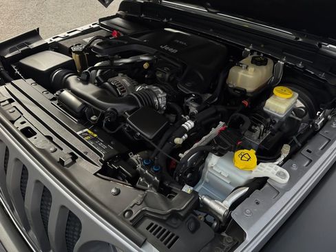 Used 2018 Jeep Wrangler Sport image 31