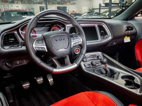 Used 2015 Dodge Challenger SRT Hellcat RWD image 20