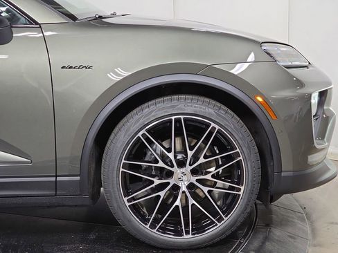 New 2026 Porsche Macan Electric image 11