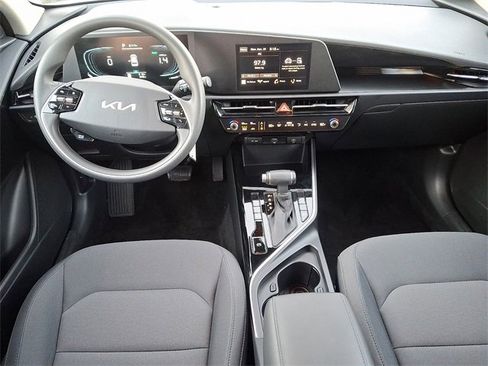 Certified 2025 Kia Niro LX image 11