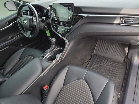 Used 2022 Toyota Camry SE image 11