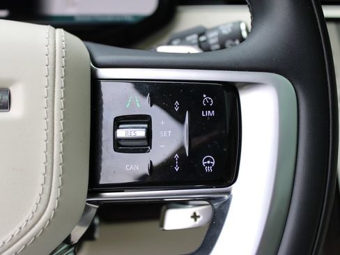 Used 2025 Land Rover Range Rover SE AWD/4WD image 12