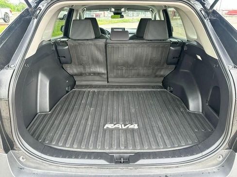 Used 2022 Toyota RAV4 LE AWD/4WD image 5
