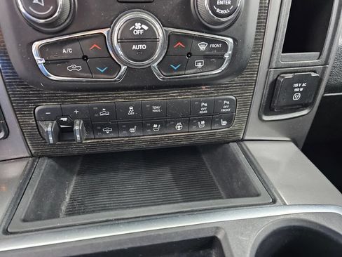 Used 2015 RAM 1500 Limited AWD/4WD image 19