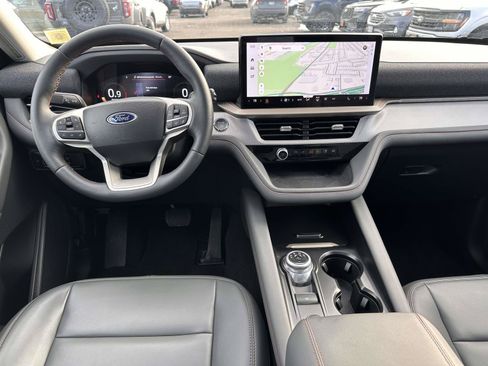 Used 2025 Ford Explorer Active w/ Active Comfort Package AWD/4WD image 17