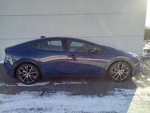 Used 2024 Toyota Prius XLE image 2