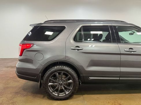 Used 2018 Ford Explorer XLT w/ Equipment Group 202A AWD/4WD image 33