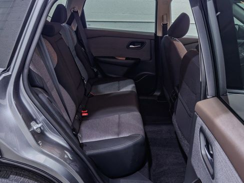 Used 2023 Nissan Rogue SV image 17