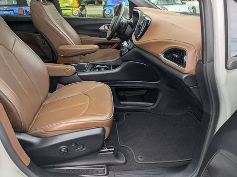 Used 2021 Chrysler Pacifica Limited w/ Premium & Safety Sphere Group AWD/4WD image 21