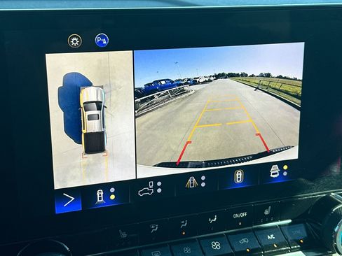 Used 2024 Chevrolet Colorado ZR2 w/ Technology Package image 17