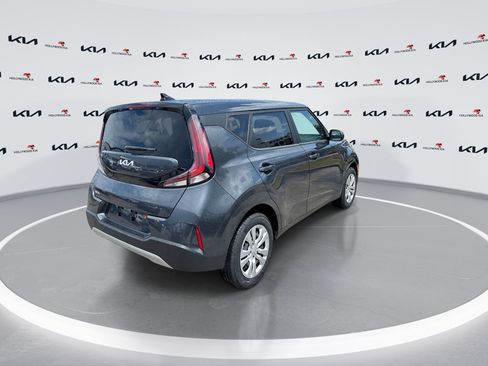 Used 2025 Kia Soul LX FWD image 8
