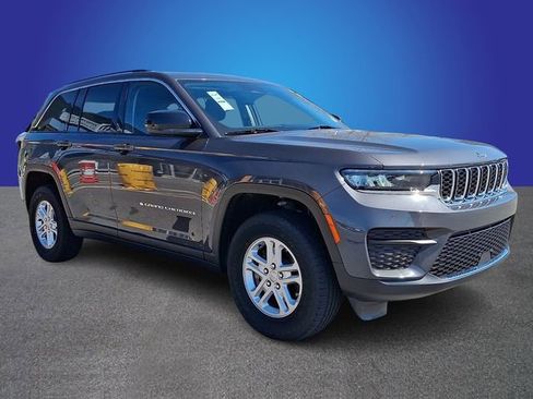 Used 2022 Jeep Grand Cherokee Laredo w/ Luxury Tech Group I image 3