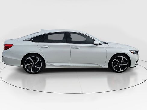 Used 2018 Honda Accord Sport image 4