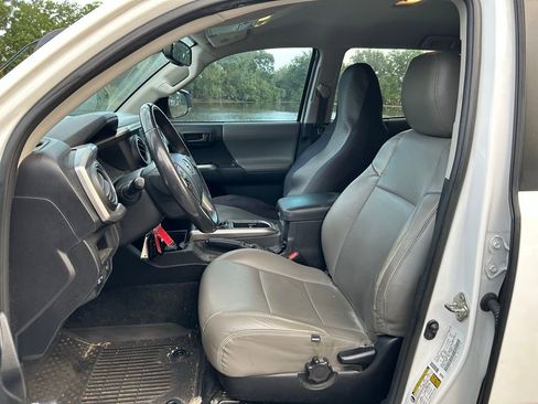 Used 2018 Toyota Tacoma SR5 image 14