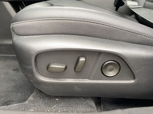 Used 2026 Chevrolet Equinox LT w/ Convenience Package II FWD image 21