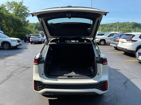 Used 2025 Volkswagen Tiguan SE R-Line AWD/4WD image 13