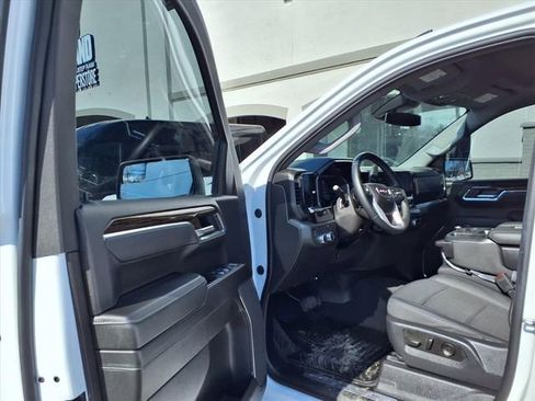 Used 2025 GMC Sierra 1500 Elevation image 14