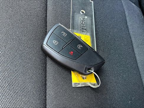 Used 2026 Chevrolet Equinox EV LT FWD image 32