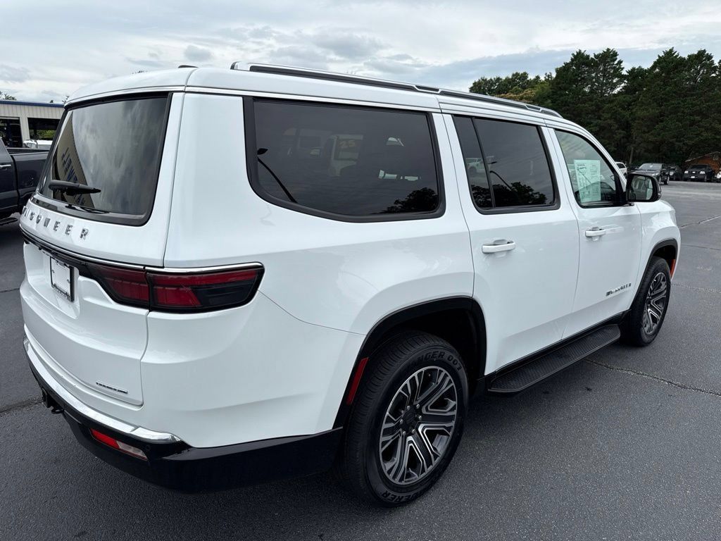 Used 2024 Jeep Wagoneer Series II w/ Flexible Seating Group RWD image 2