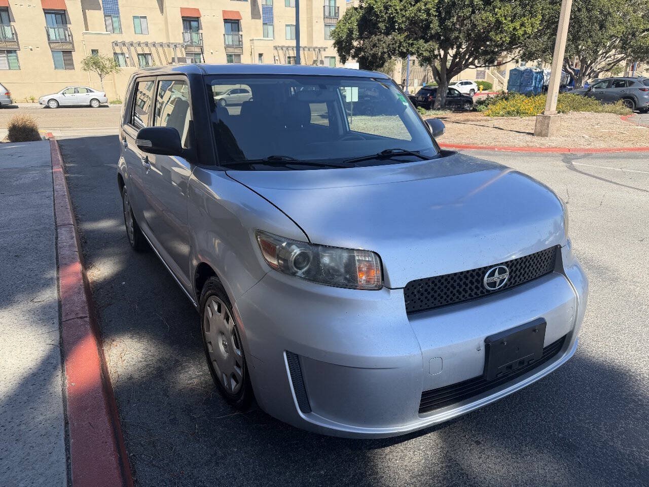 Used 2010 Scion xB FWD image 5