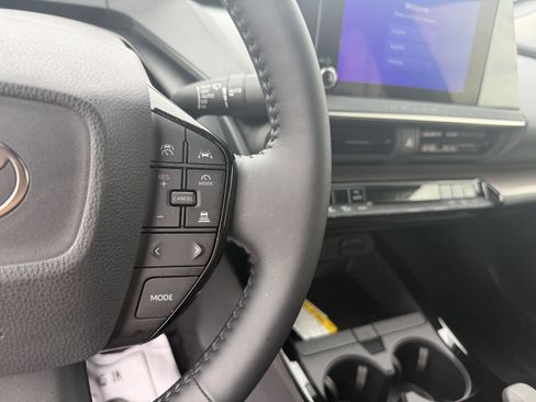 Used 2024 Toyota Prius XLE FWD image 22