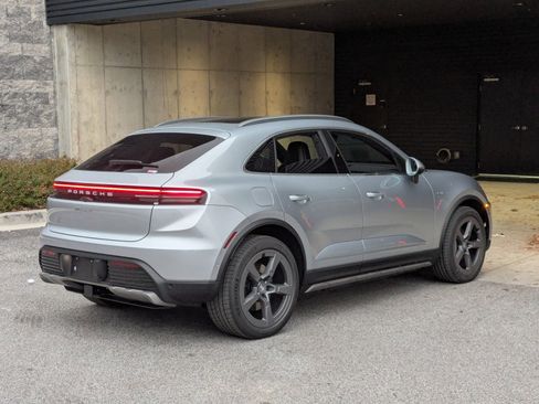 New 2025 Porsche Macan 4 Electric AWD/4WD image 9