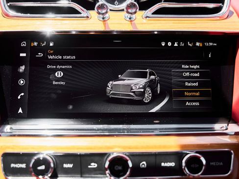 Used 2023 Bentley Bentayga AWD/4WD image 76