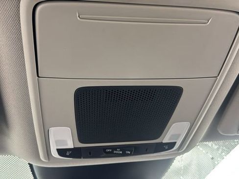 Used 2023 Honda Pilot EX-L image 32