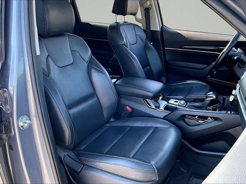 Used 2025 Kia Telluride S FWD image 7