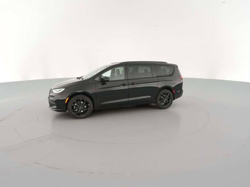 New 2026 Chrysler Pacifica Limited w/ S Appearance Package image 5