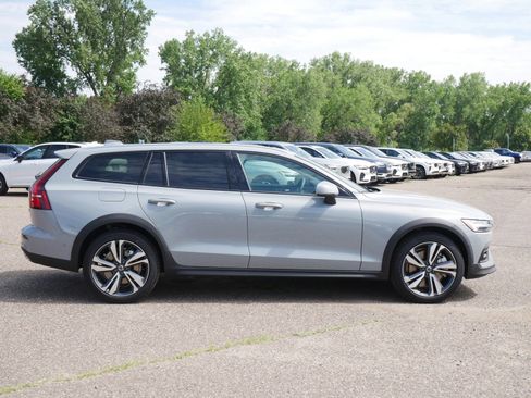New 2026 Volvo V60 B5 Cross Country Plus w/ Climate Package image 2