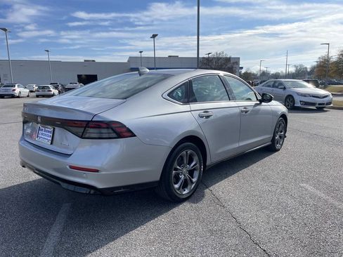 Used 2023 Honda Accord EX-L image 3