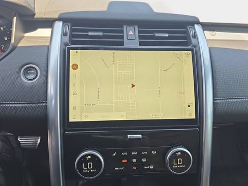 Certified 2024 Land Rover Discovery Dynamic SE AWD/4WD image 26