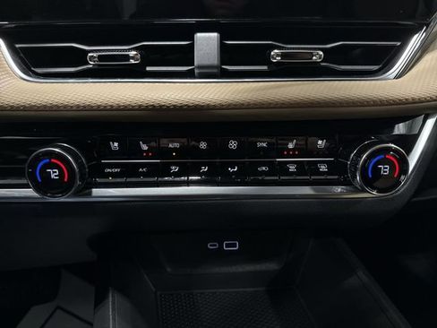 Used 2026 Chevrolet Equinox ACTIV w/ Convenience Package III image 16