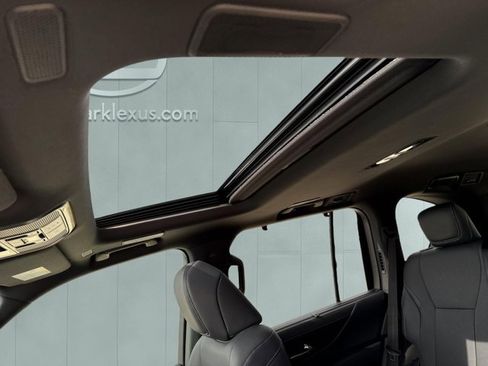 Certified 2025 Lexus LX 600 4WD w/ Appearance Package image 20
