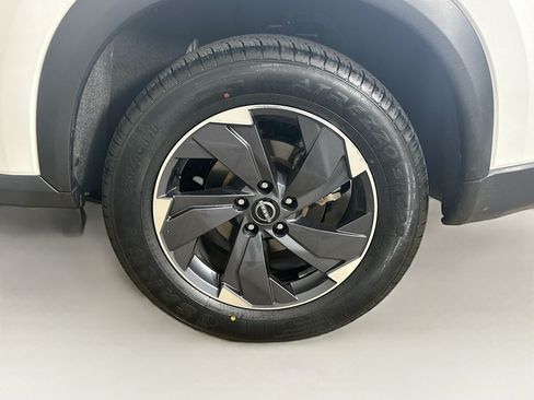 Used 2025 Nissan Rogue SV AWD/4WD image 11