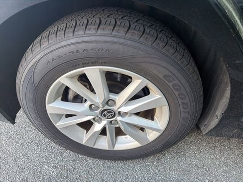 Used 2025 Toyota Camry LE image 12